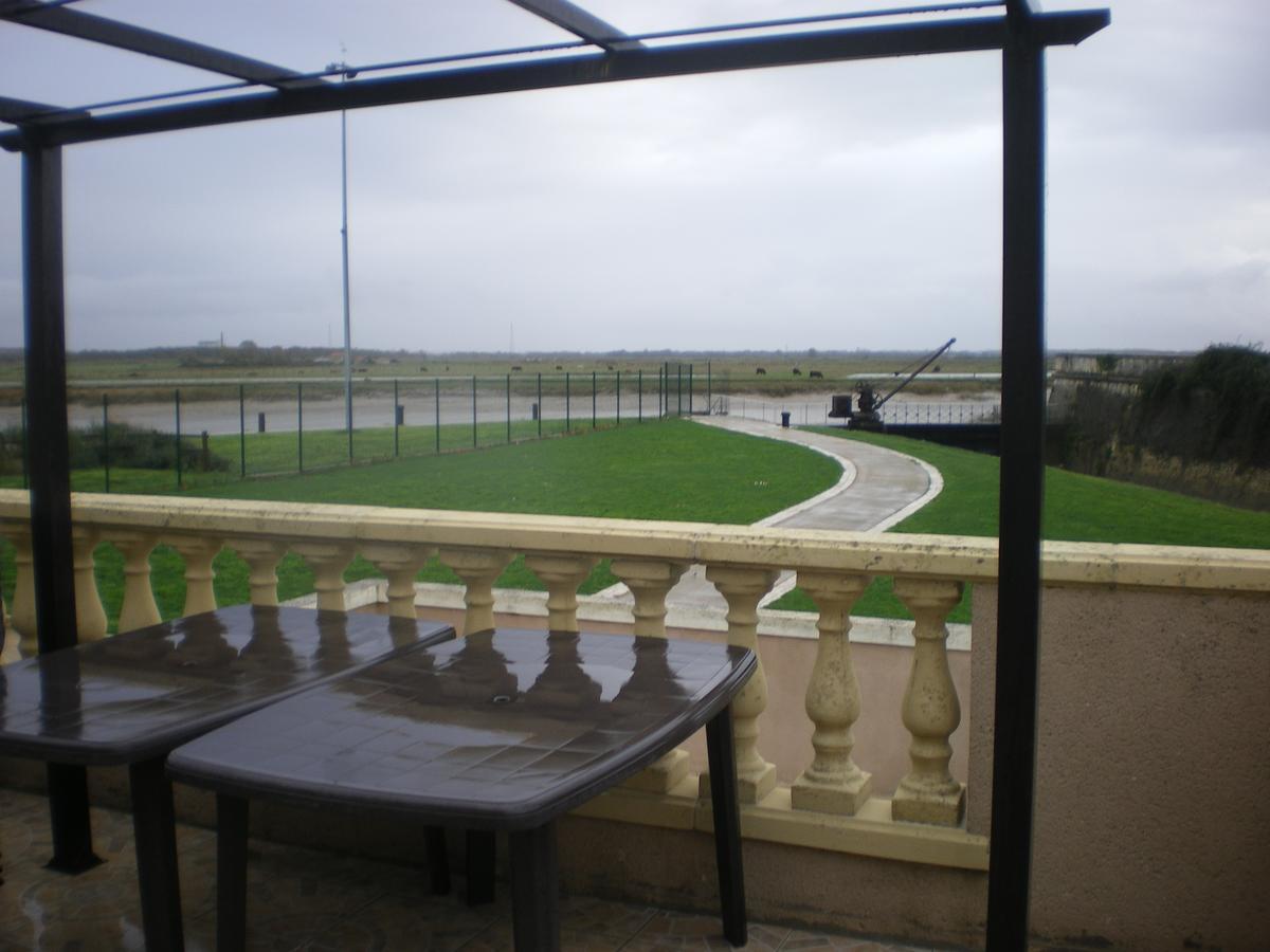 Hotel Le Cargo Rochefort  Exterior foto
